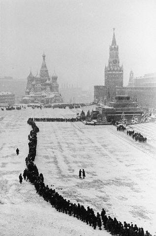 Line at Lenin's Tomb 1961