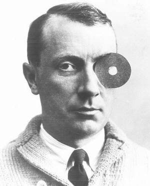 Hans Arp mit Nabel-Monokel, 1926